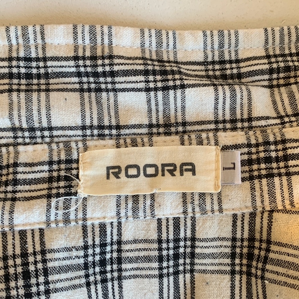 Women’s Fits like a Small Labeled Large Black and White Plaid Button Front Shirt - Picture 6 of 6